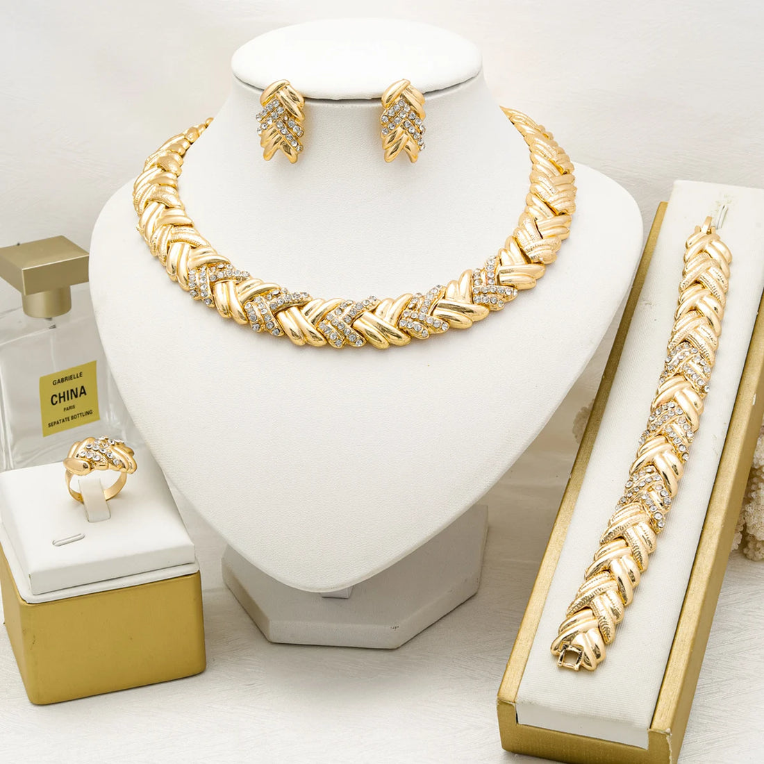 Women's Dubai 18K Gold Plated Luxury Jewellery Set. TrenLux Wear